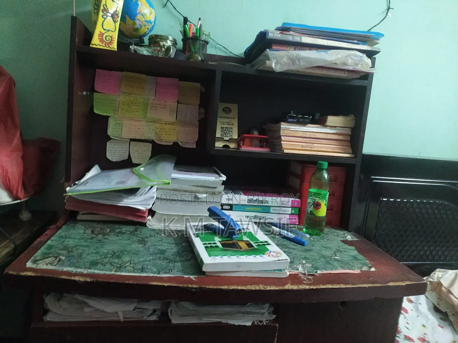 পুরাতন পড়ার টেবিল বিক্রি করা হবে