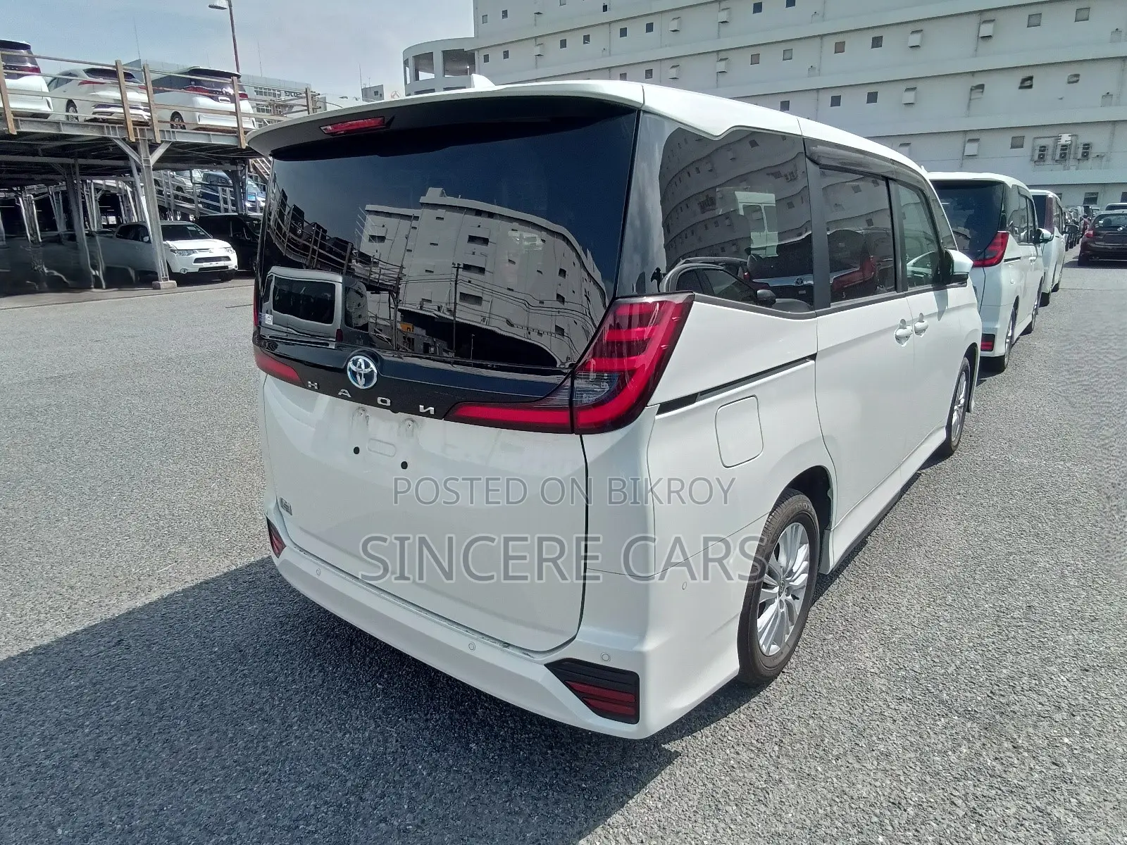 Toyota Noah 2022 Pearl
