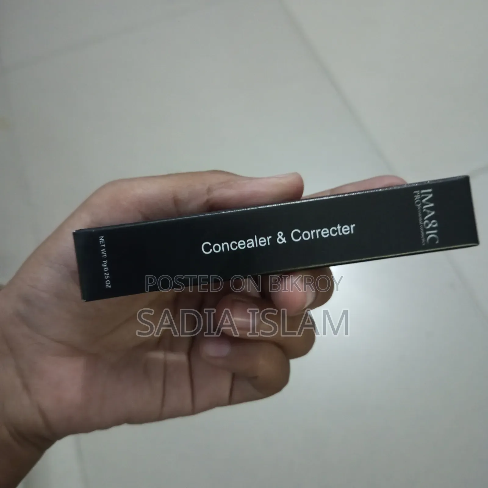ইম্যাজিক প্রফেশনাল কসমেটিকস কনসিলার এবং কারেক্টর লিকুইড।