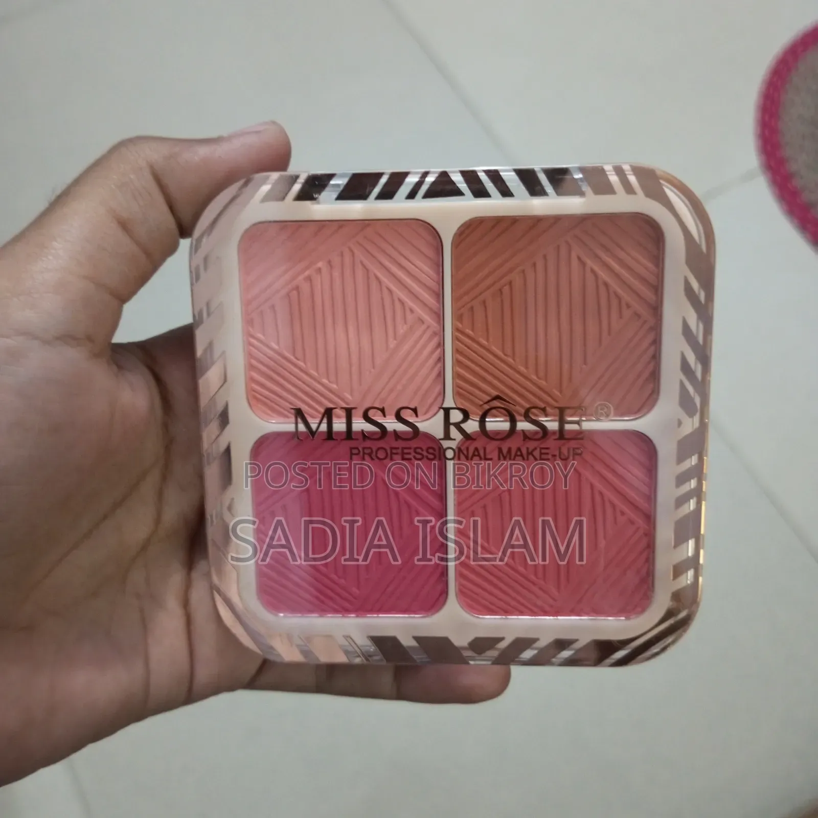 Miss Rose Professional Make-Up 4-Color Highlighter Kit.