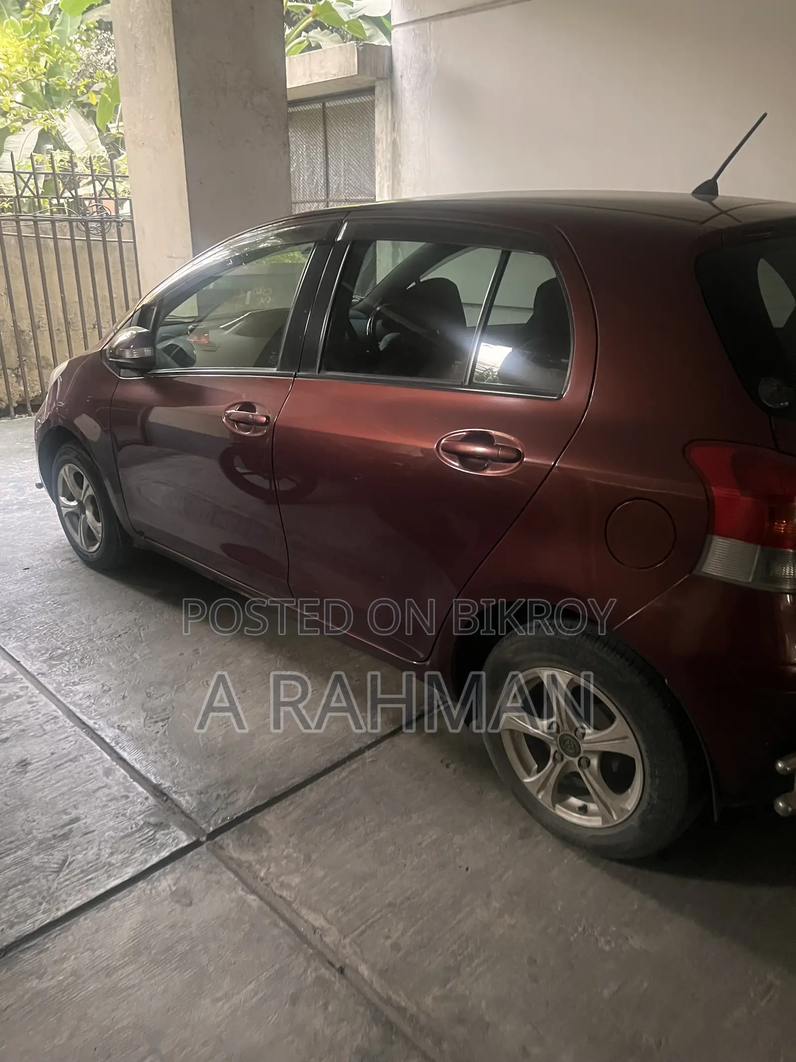 Toyota Vitz 2010 Maroon