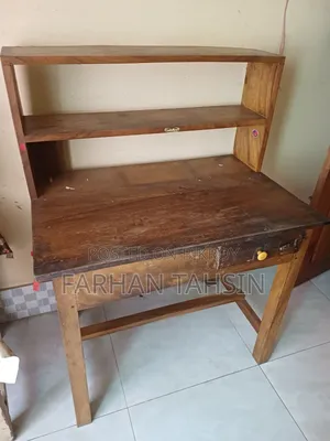 ১টি রিডিং টেবিল বিক্রি করা হবে