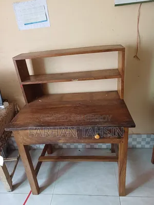 ১টি রিডিং টেবিল বিক্রি করা হবে
