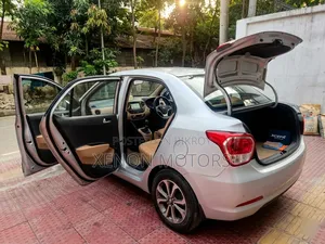 Hyundai Xcent 2016 Silver