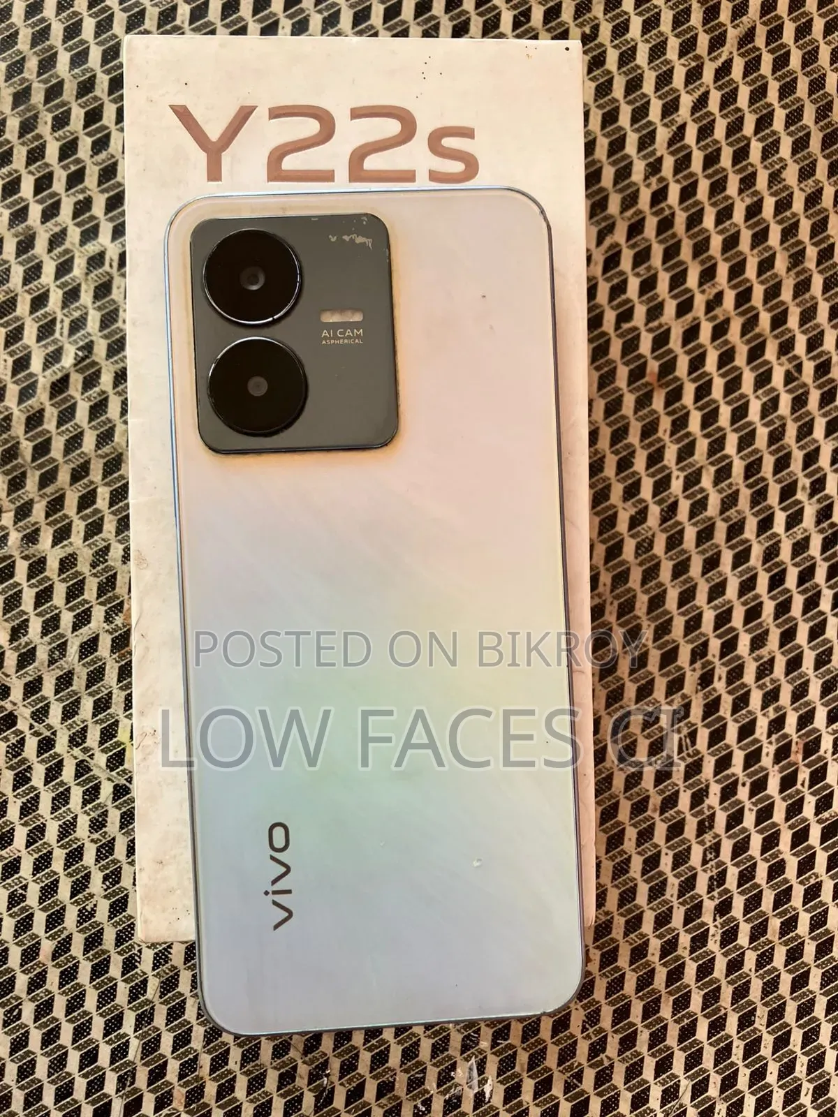 Vivo Y22s 128 GB Silver