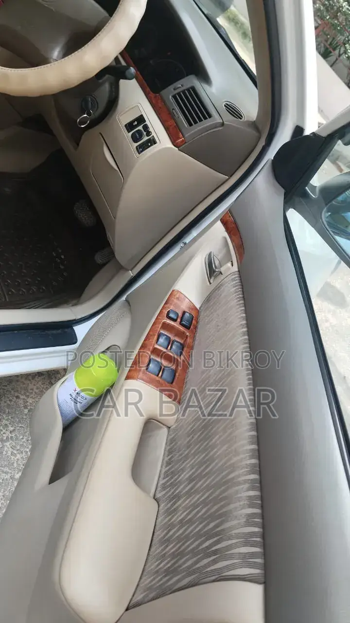 টয়োটা করোলা ২০০৬ পার্ল