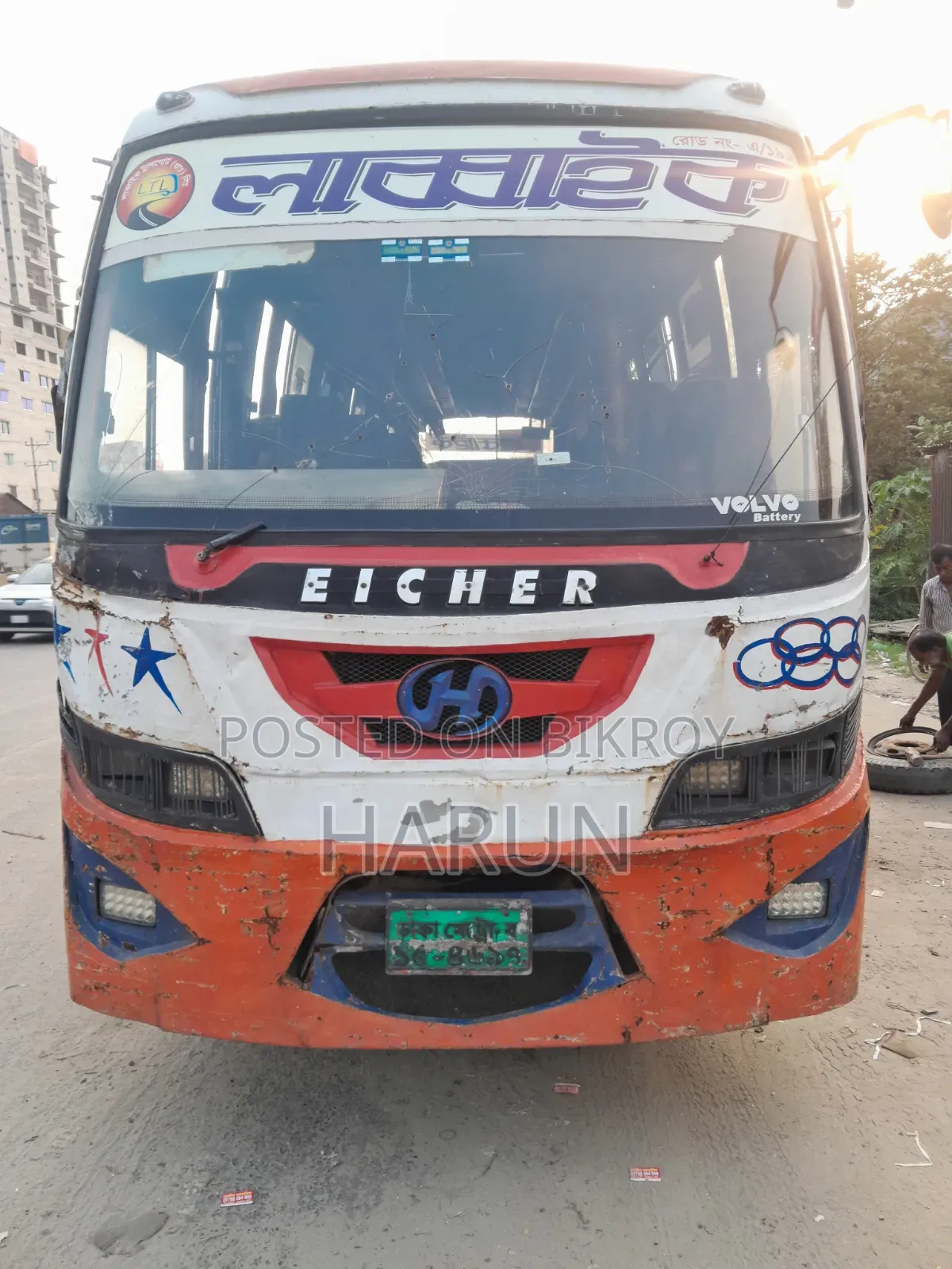 বাস ২০১৭ হোয়াইট