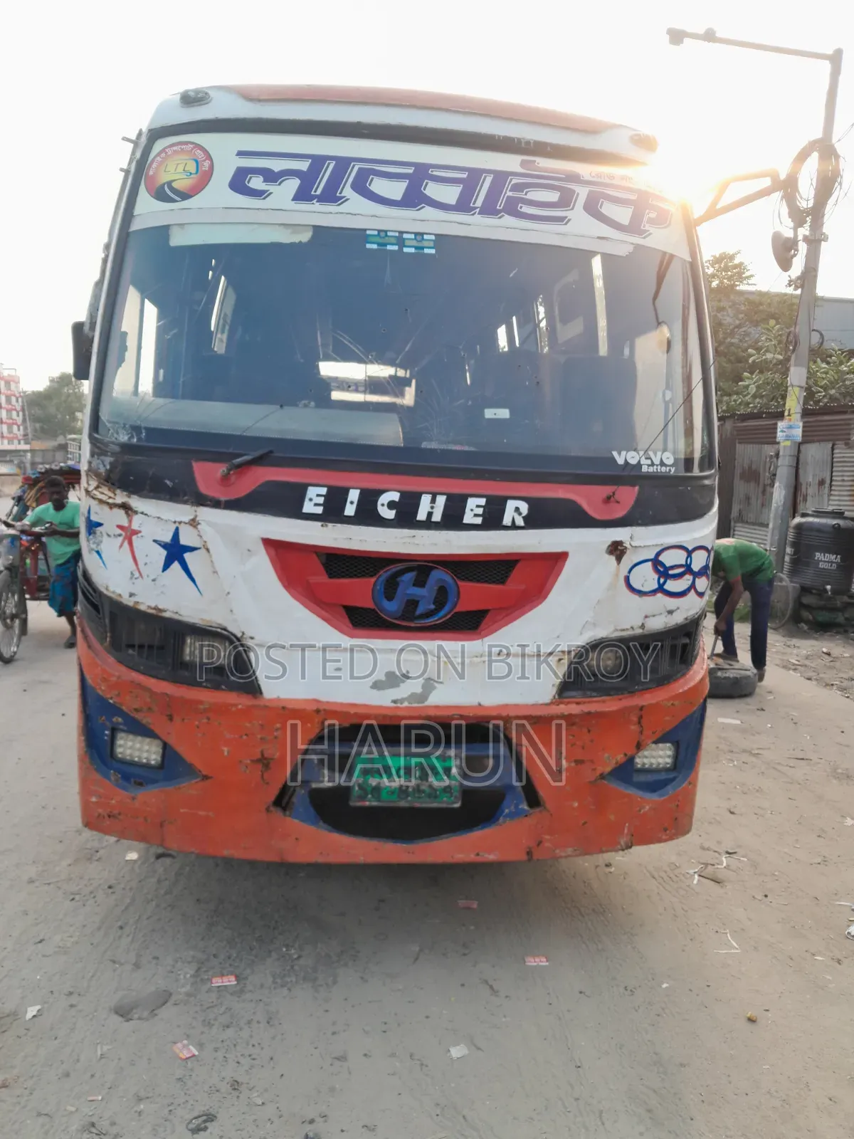 বাস ২০১৭ হোয়াইট