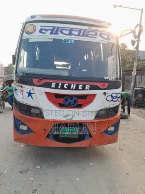 বাস ২০১৭ হোয়াইট