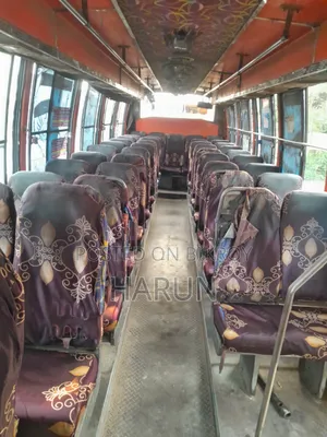বাস ২০১৭ হোয়াইট