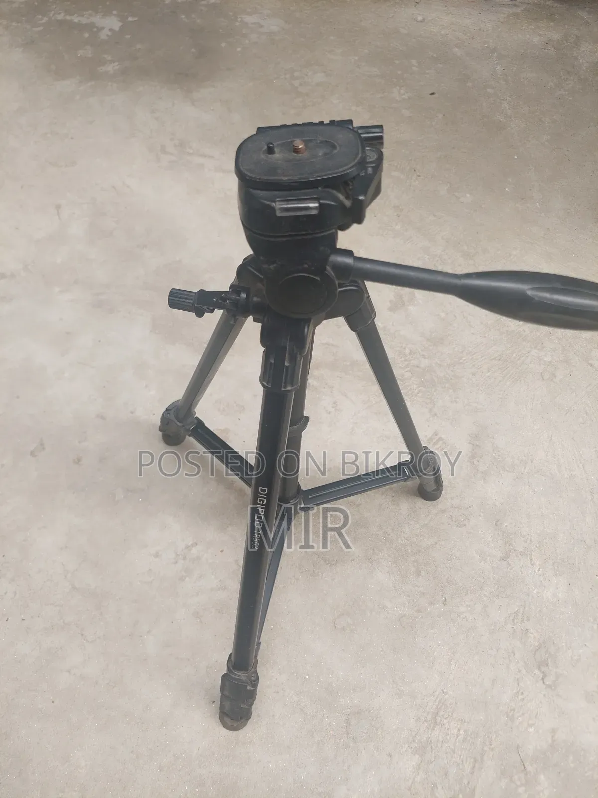 Sturdy tripod for camera/mobile for sale