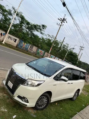 টয়োটা এস্কয়ার ১.৮ এফডব্লিউডি হাইব্রিড (৭ সিটার) ২০১৭ পার্ল