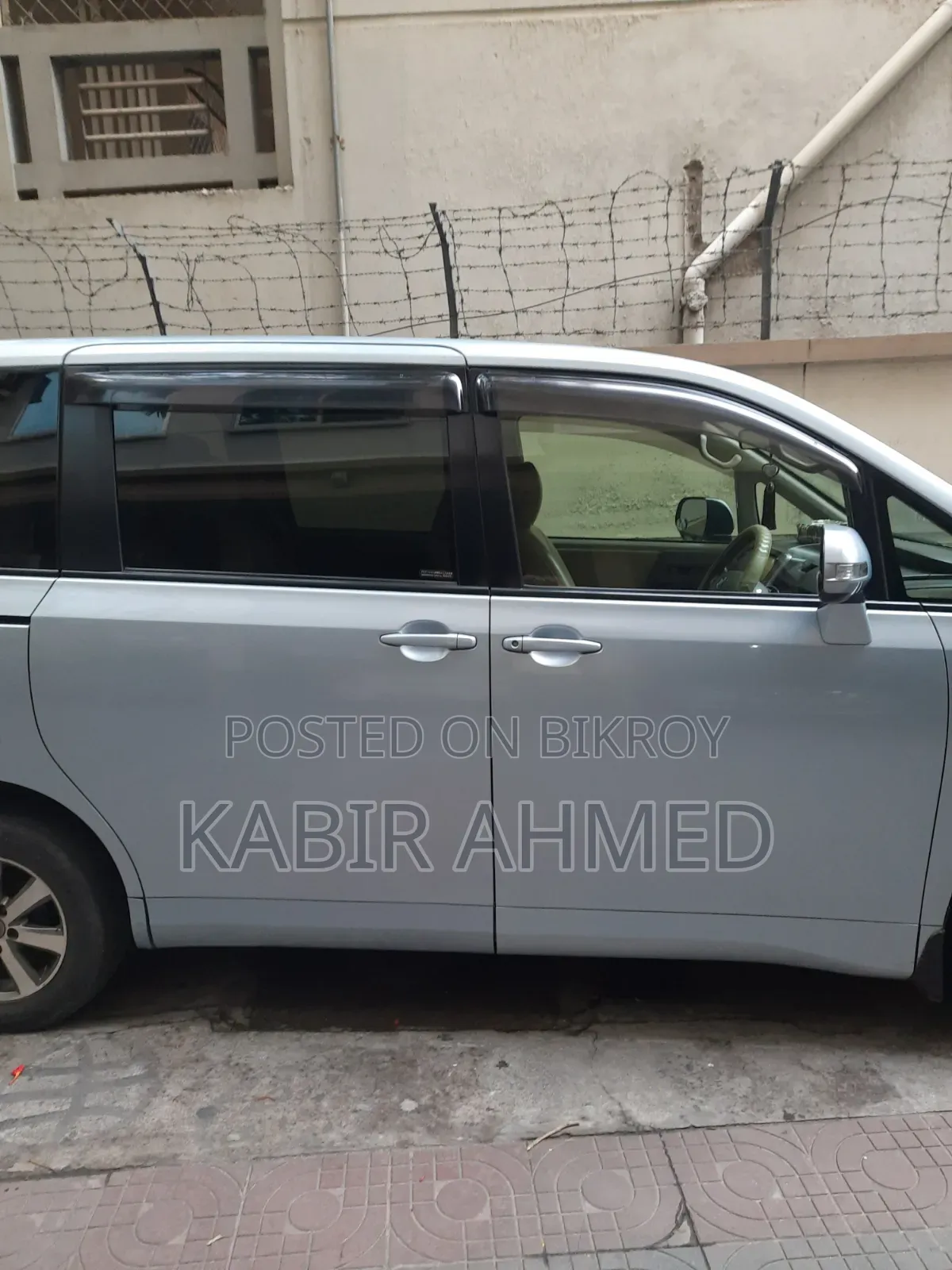 Toyota Noah 2011