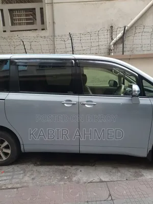 Toyota Noah 2011