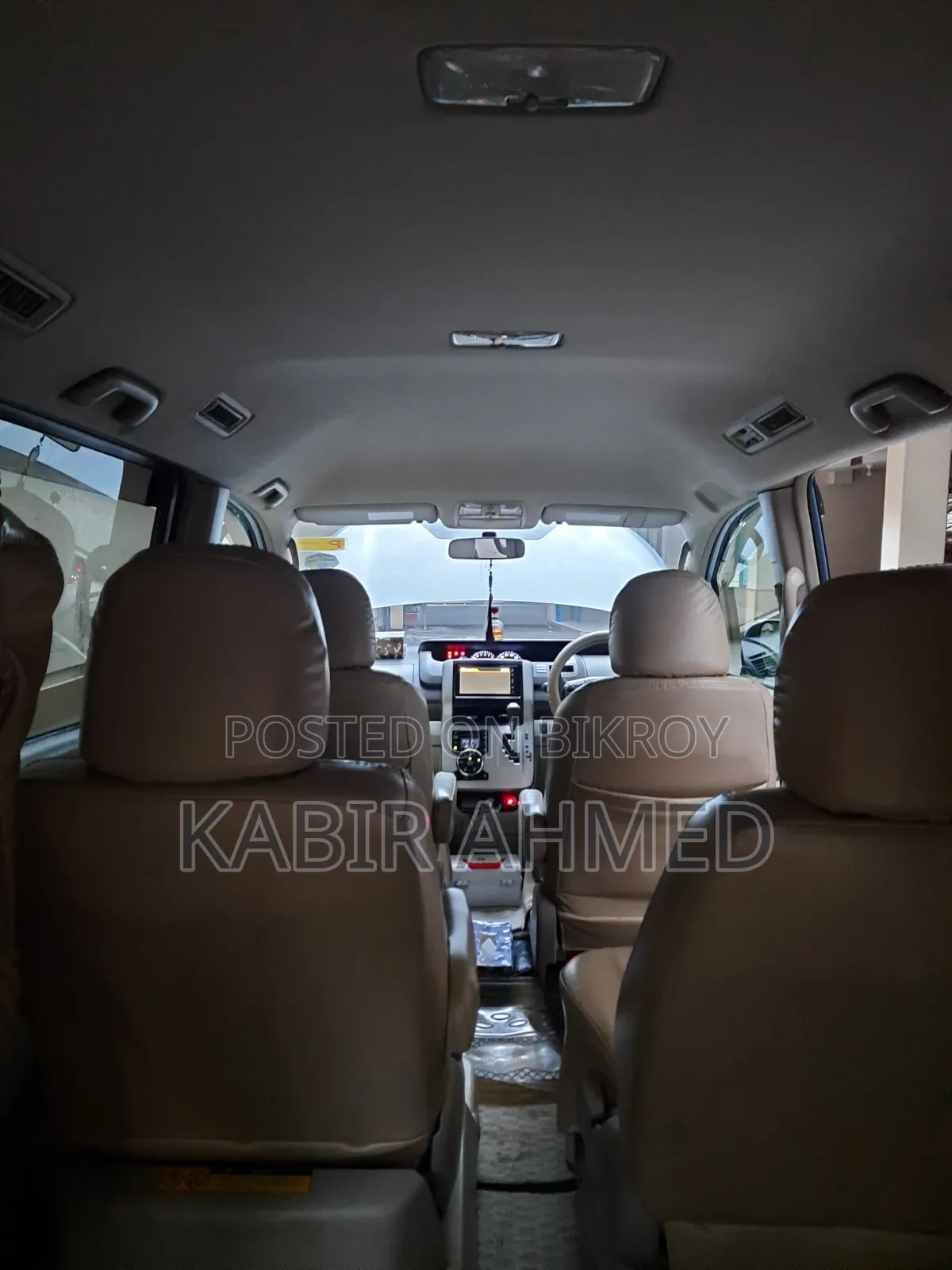 Toyota Noah 2011