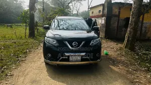 নিসান এক্স-ট্রেইল ২০১৫ কালো