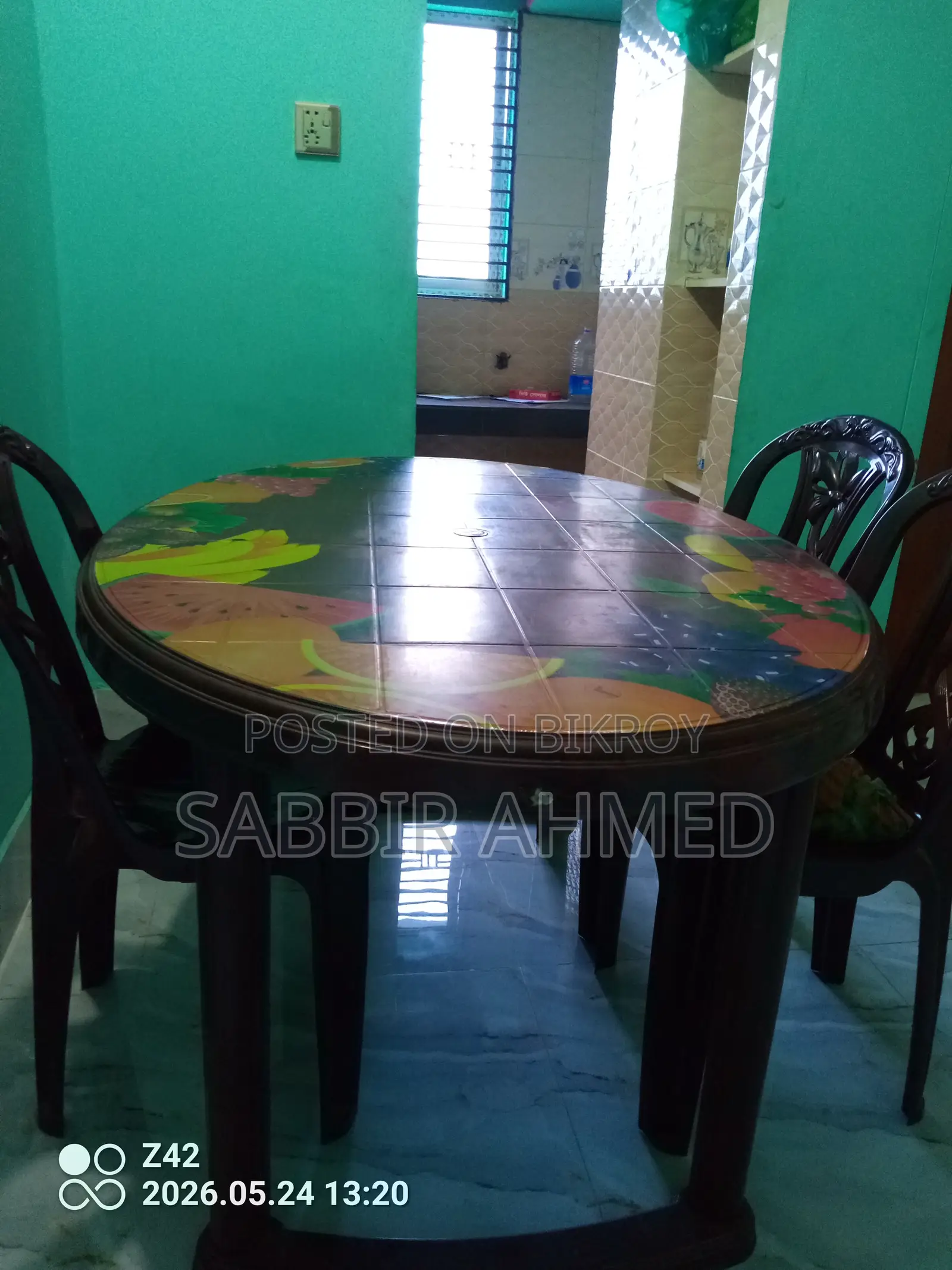 Dining table for sale.