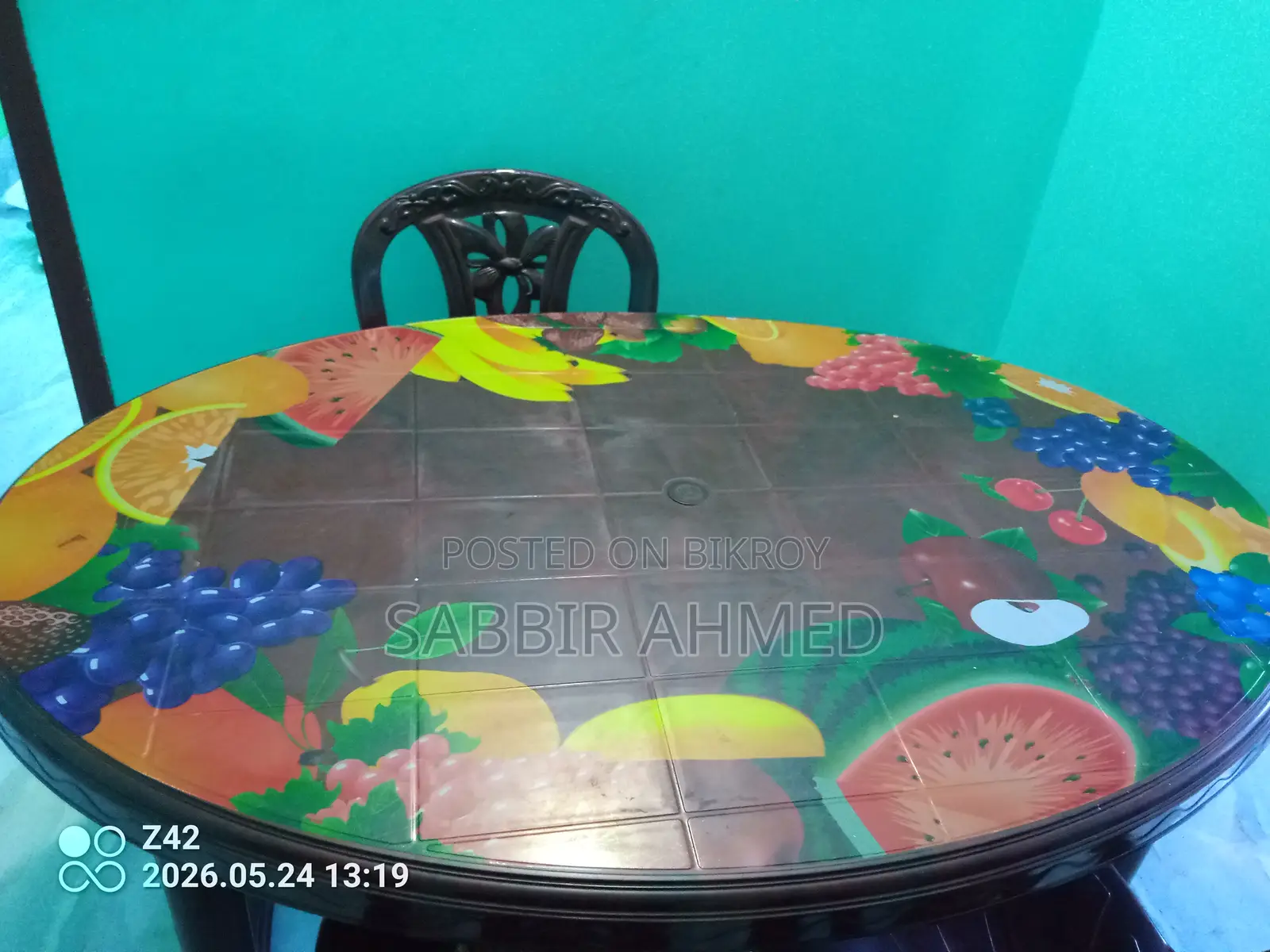 Dining table for sale.