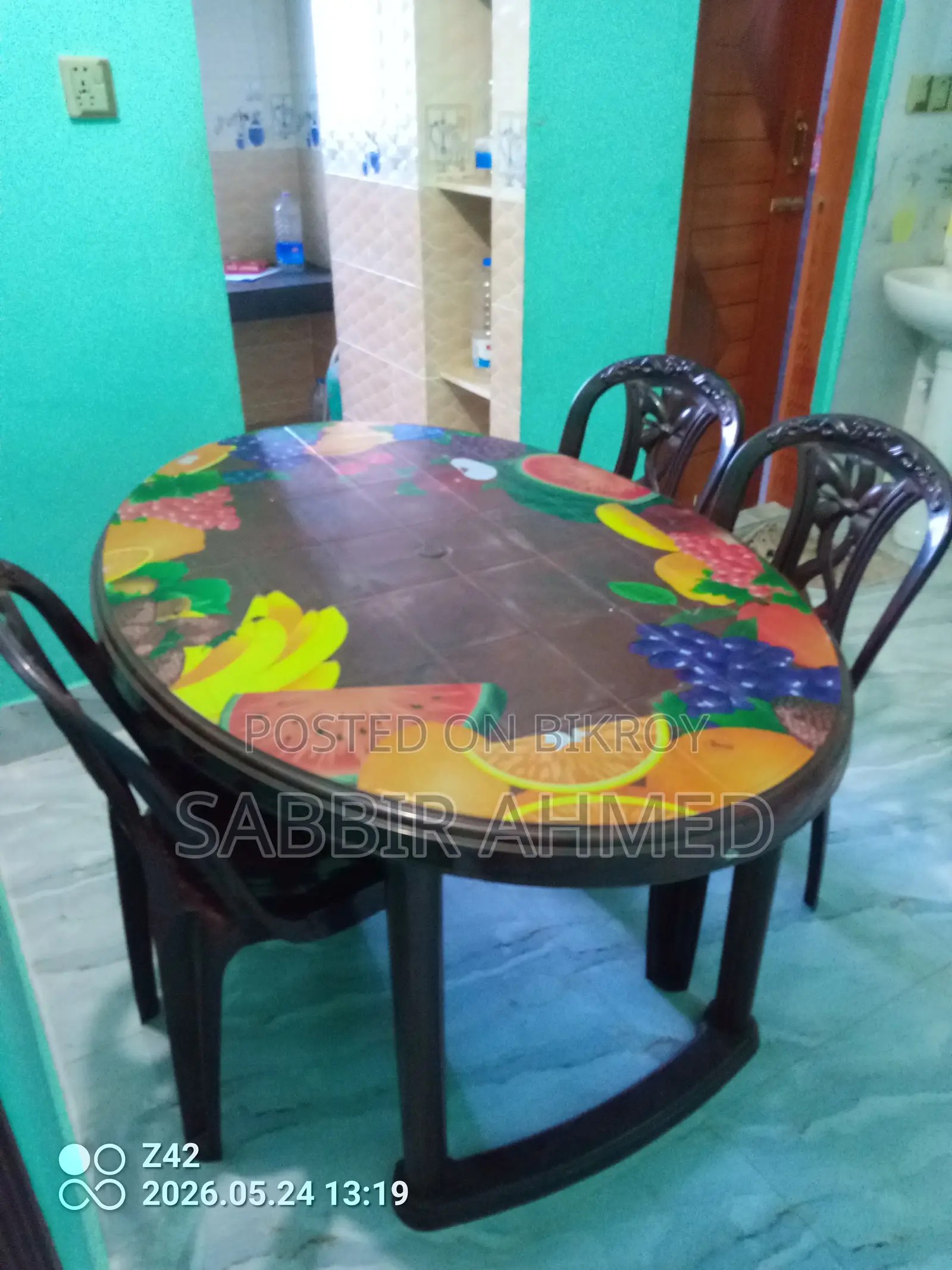 Dining table for sale.