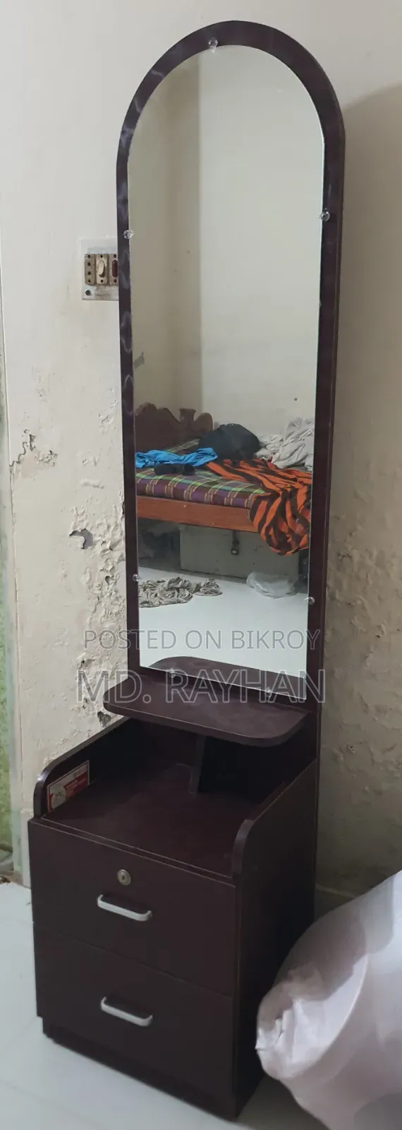 A small dressing table. Has two drawers, one with a lock system.