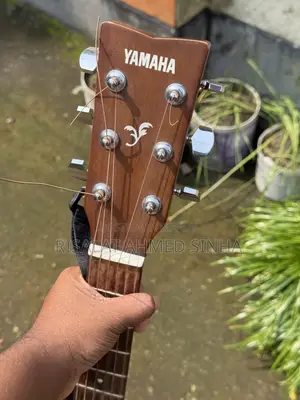 Yamaha F310 Guitar