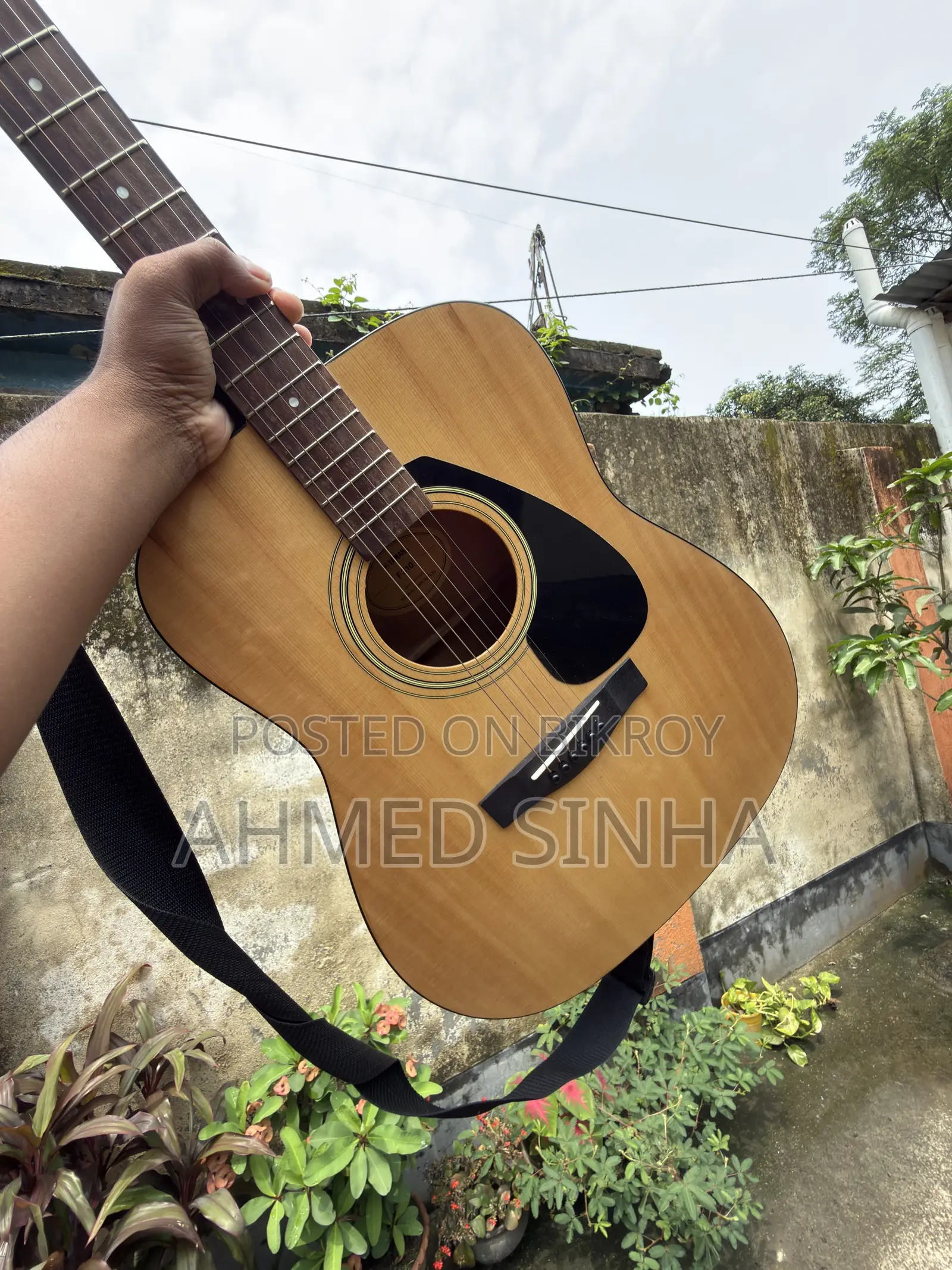 Yamaha F310 Guitar