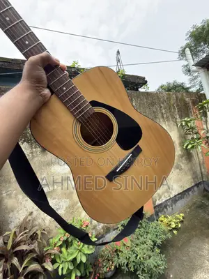 Yamaha F310 Guitar