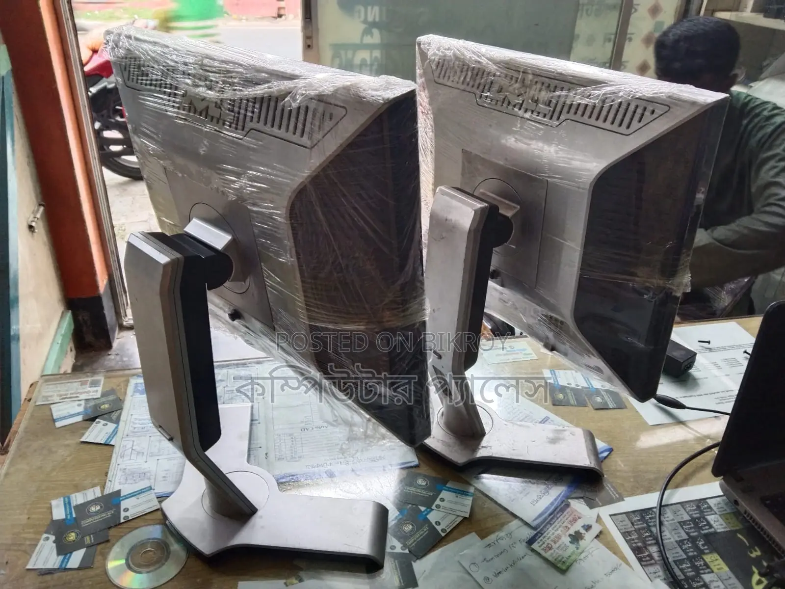 Dell Square Monitor 100% Fresh Moving