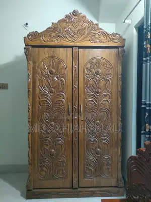 চিটাগাং শেগুন কাঠের নকশা করা ২ দরজার আলমারি – একদম নতুনের মতো