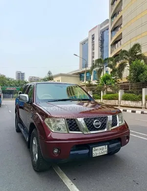 Nissan Navara 2.5 dCi 2010 Maroon
