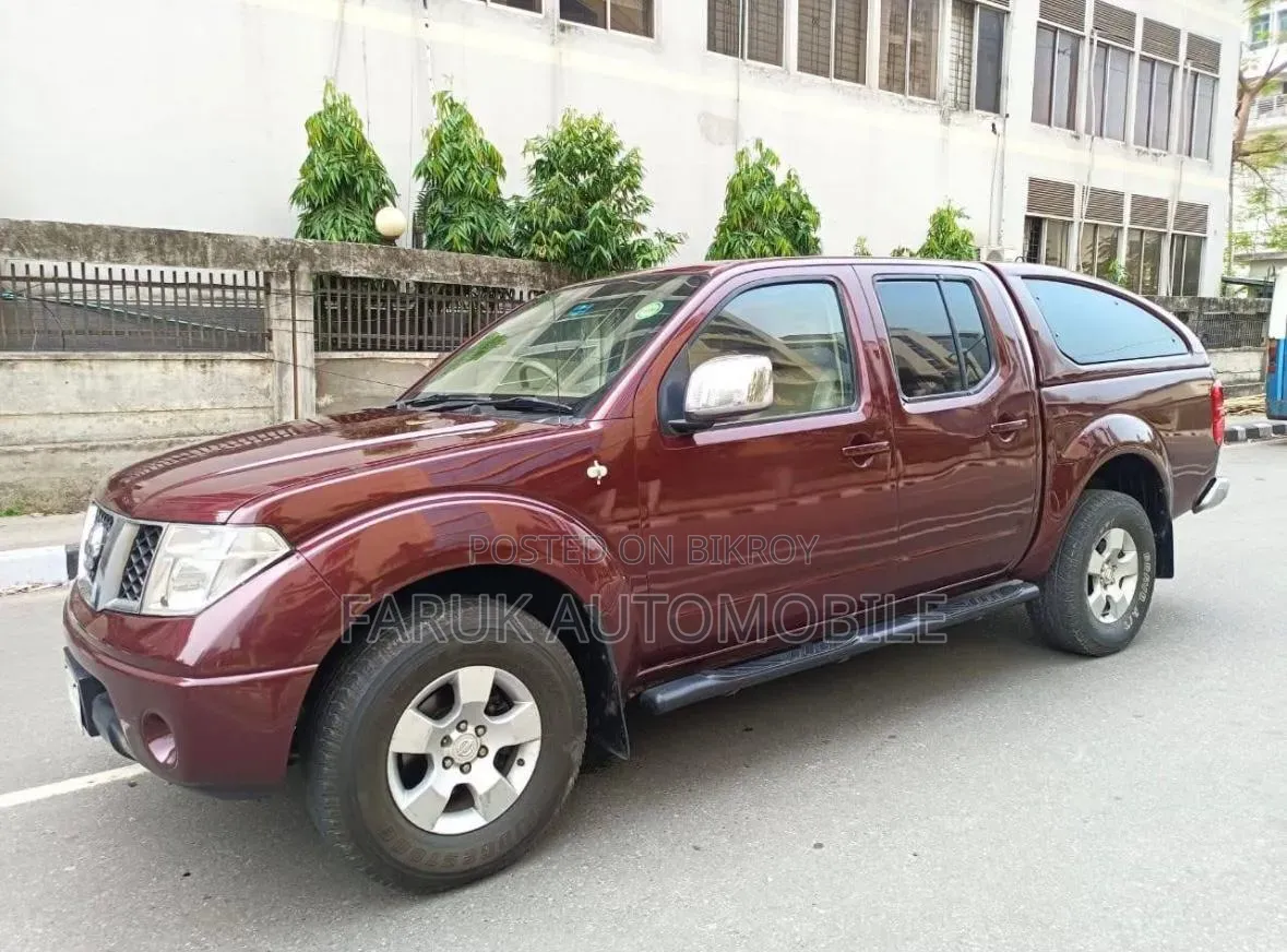 Nissan Navara 2.5 dCi 2010 Maroon