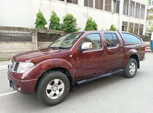 Nissan Navara 2.5 dCi 2010 Maroon