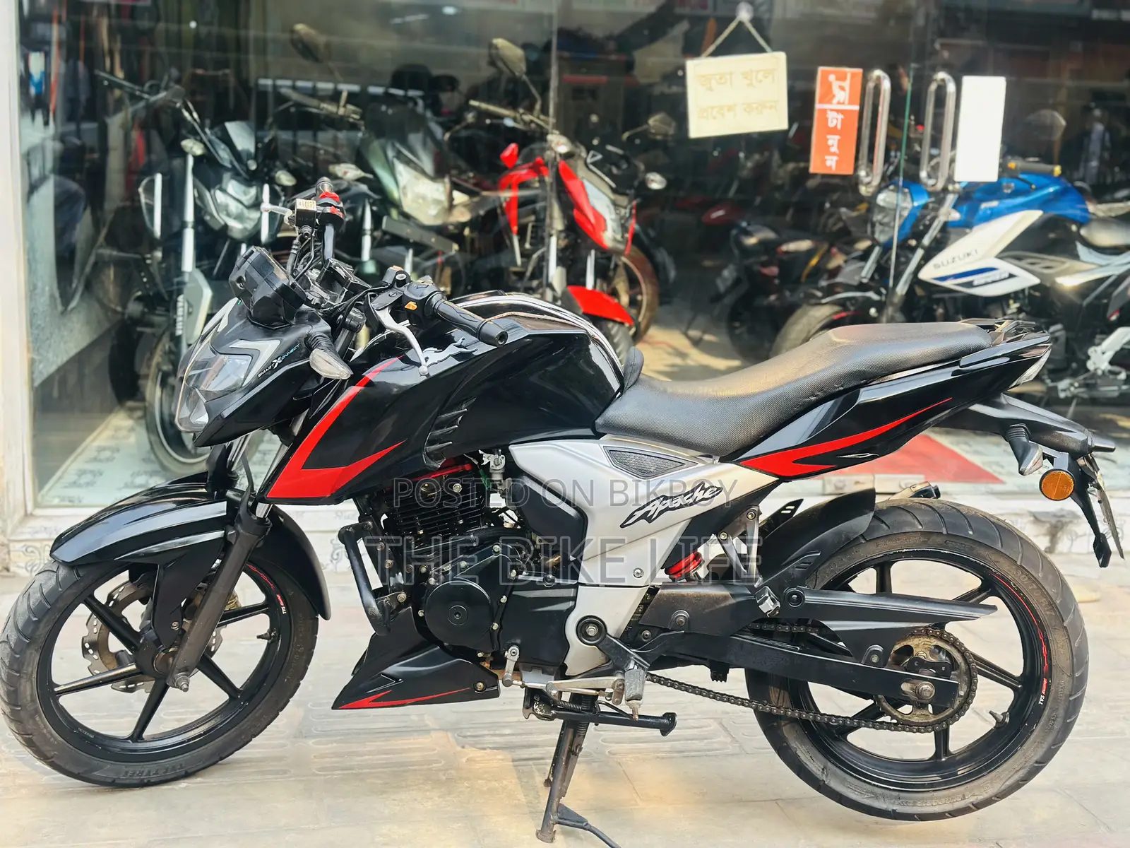 TVS Apache 160 4V 2022 Black