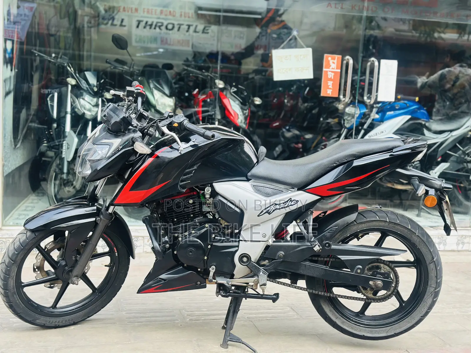 TVS Apache 160 4V 2022 Black