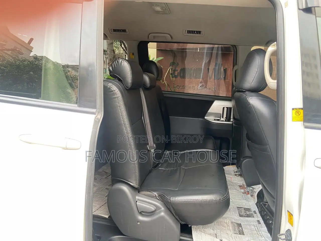 Toyota Noah 2.0 143hp AWD (7 Seater) 2012 Pearl