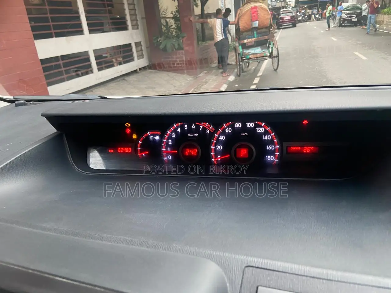 Toyota Noah 2.0 143hp AWD (7 Seater) 2012 Pearl
