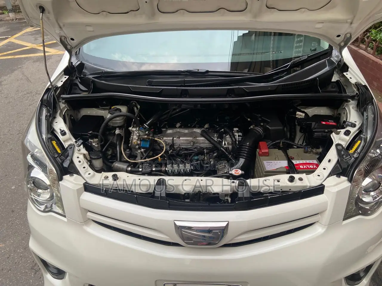 Toyota Noah 2.0 143hp AWD (7 Seater) 2012 Pearl