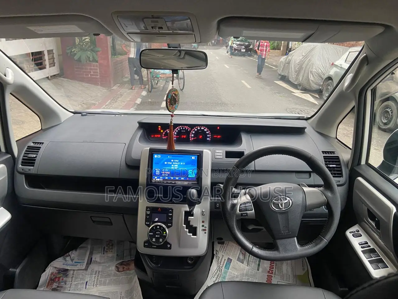 Toyota Noah 2.0 143hp AWD (7 Seater) 2012 Pearl