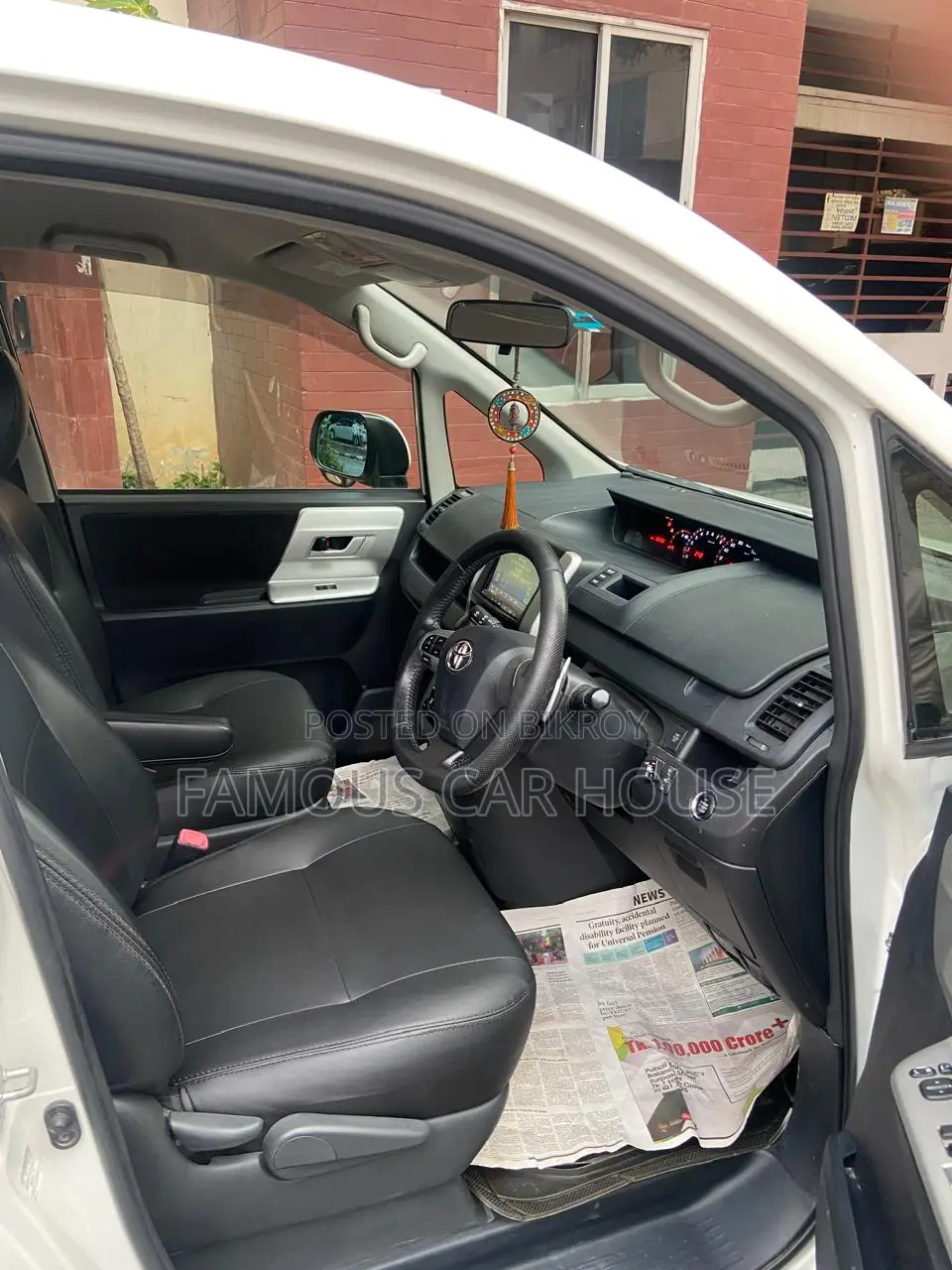 Toyota Noah 2.0 143hp AWD (7 Seater) 2012 Pearl