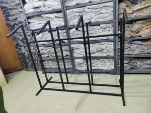 মজবুত মেটাল হ্যাঙ্গার/গার্মেন্টস স্ট্যান্ড