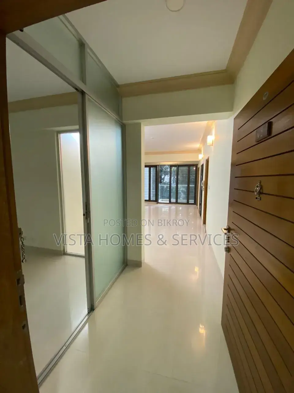 4,000 SFT Exclusive Commercial Floor in Gulshan-1 (Lakeside)