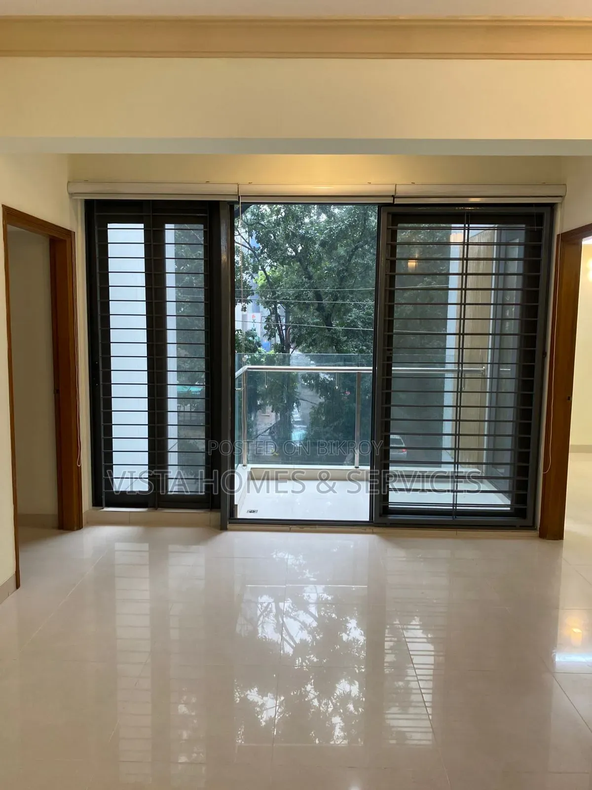 4,000 SFT Exclusive Commercial Floor in Gulshan-1 (Lakeside)