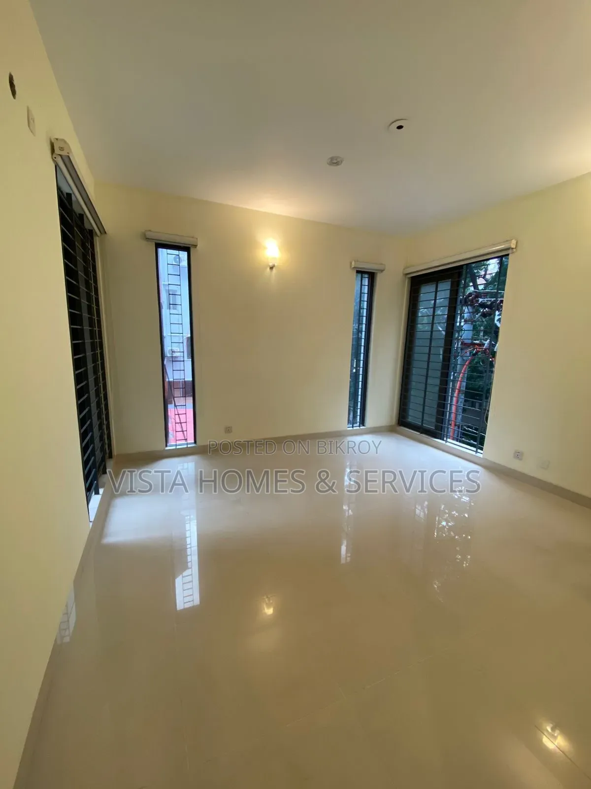 4,000 SFT Exclusive Commercial Floor in Gulshan-1 (Lakeside)