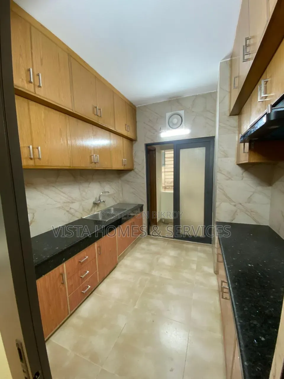 4,000 SFT Exclusive Commercial Floor in Gulshan-1 (Lakeside)