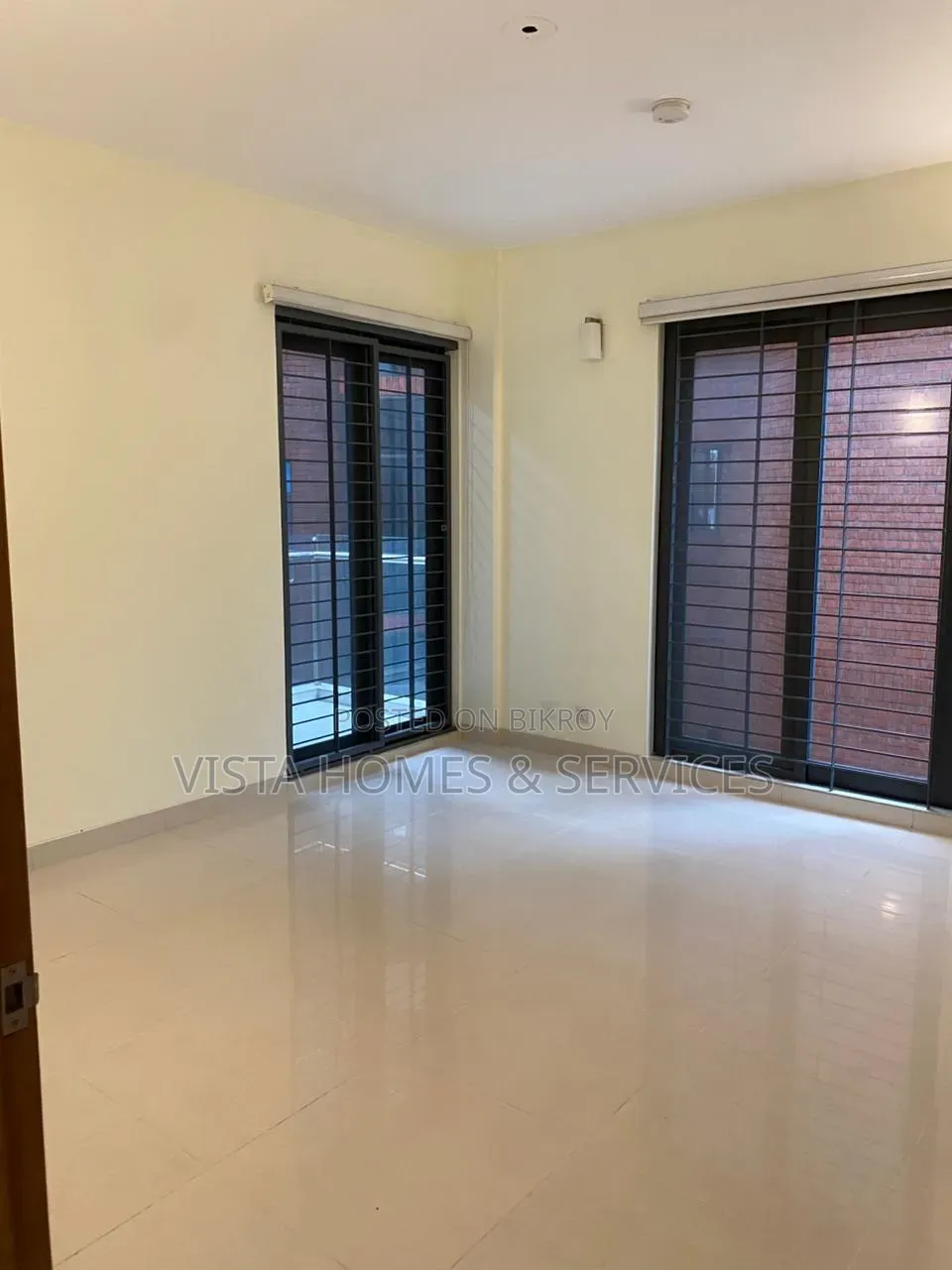 4,000 SFT Exclusive Commercial Floor in Gulshan-1 (Lakeside)