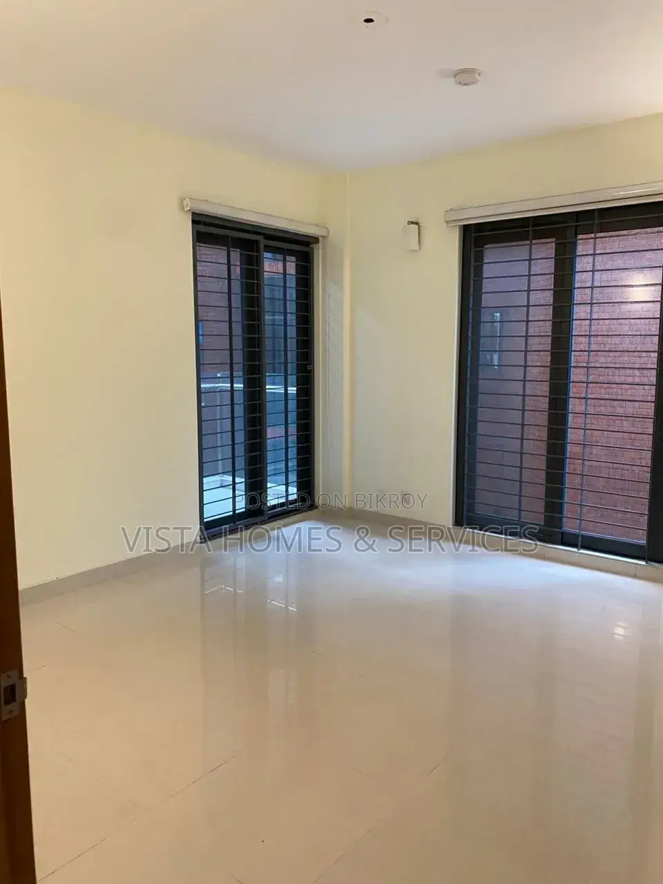 4,000 SFT Exclusive Commercial Floor in Gulshan-1 (Lakeside)