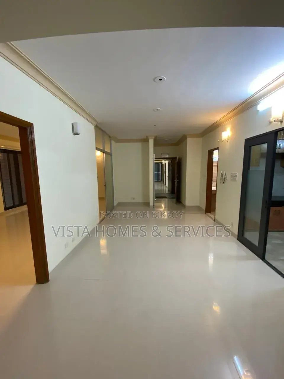 4,000 SFT Exclusive Commercial Floor in Gulshan-1 (Lakeside)