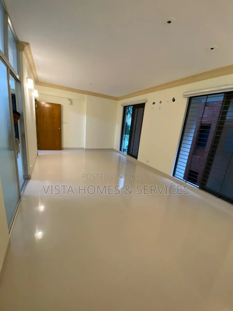 4,000 SFT Exclusive Commercial Floor in Gulshan-1 (Lakeside)