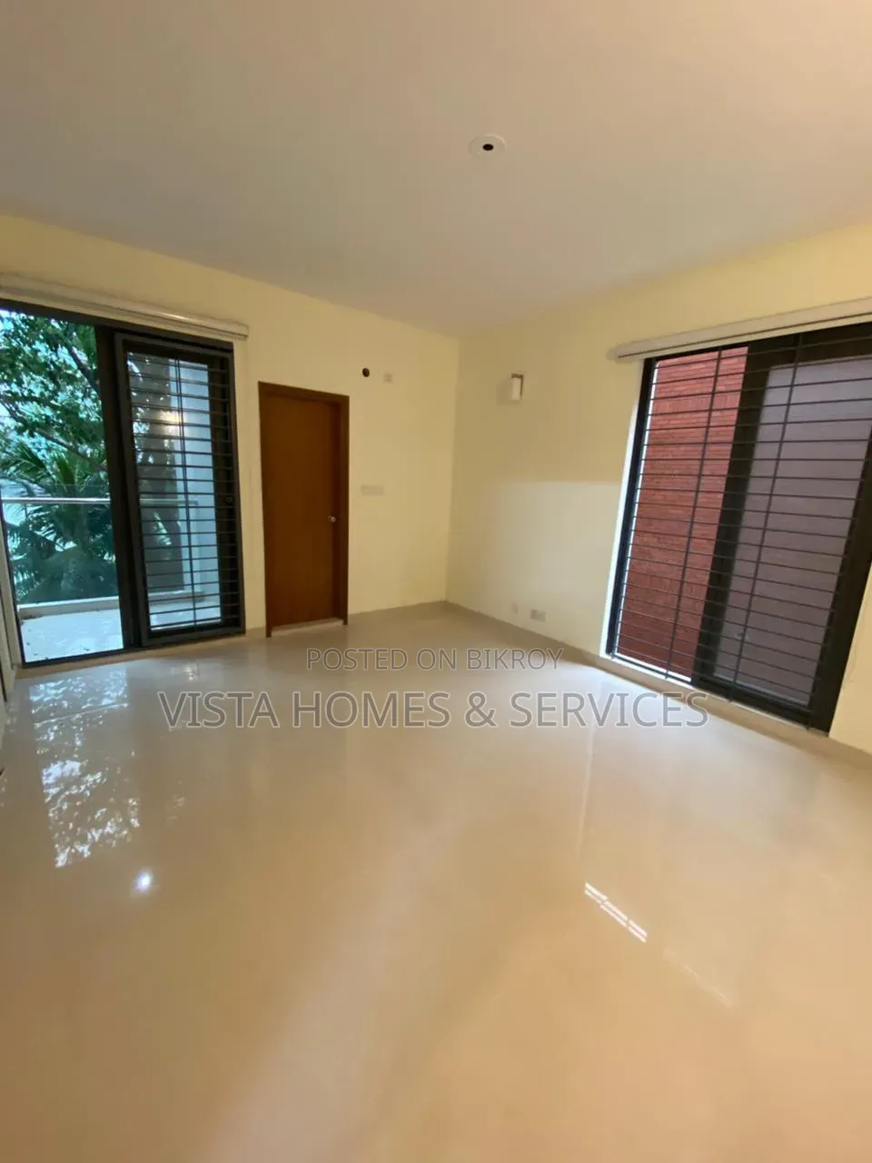 4,000 SFT Exclusive Commercial Floor in Gulshan-1 (Lakeside)