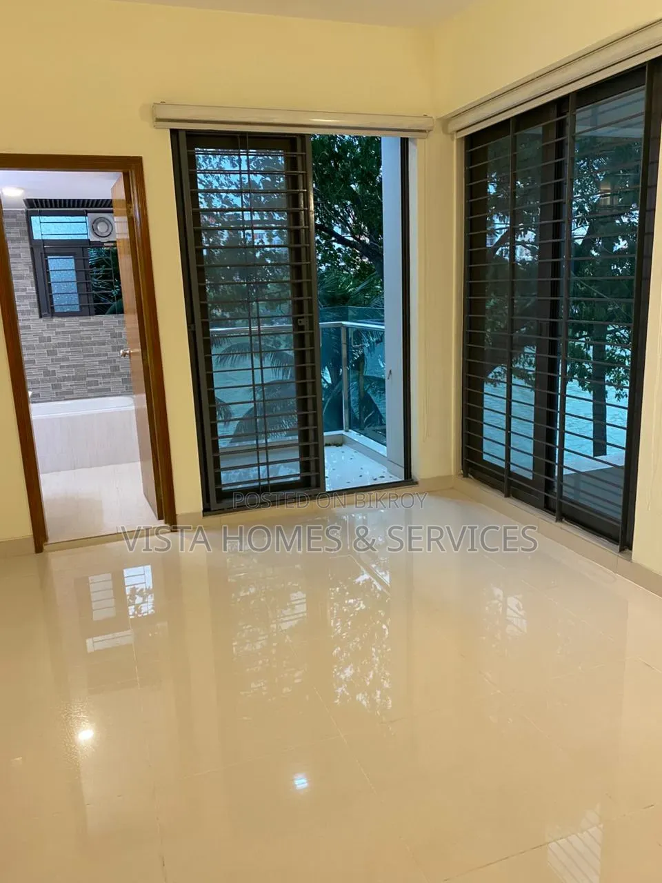 4,000 SFT Exclusive Commercial Floor in Gulshan-1 (Lakeside)